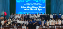 Ngày  14/4/2022,  tại  Hội trường 1, Trường Đại  học  ThủDầu  Một đã diễn  ra chương trình giao lưu với chủđề“Hoa dầu tháng Tư và Mùa thi của bạn”.Chương trình thu hút sựtham gia của hơn 300 sinh viên đang theo học đại học ngành Quản lý nhà nước, Trường Đại học ThủDầu Một